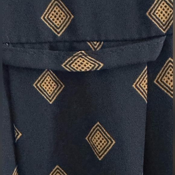 H&M Dress with Lower Back Hem. Size 6. - Picture 4 of 9